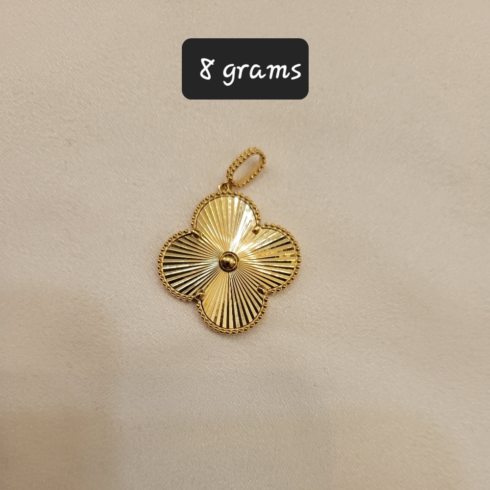 Clover Design Pendant 18k Saudi (real gold) Yellow Gold